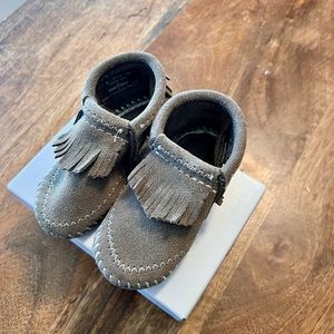 Minnetonka | toddler moccasins unisex